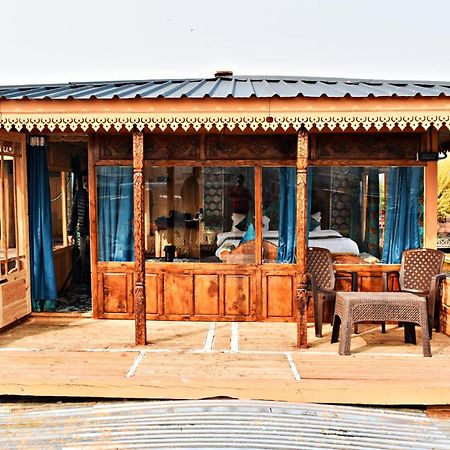 Heritage Amina Group Of Houseboats Hotel Srinagar  Bagian luar foto