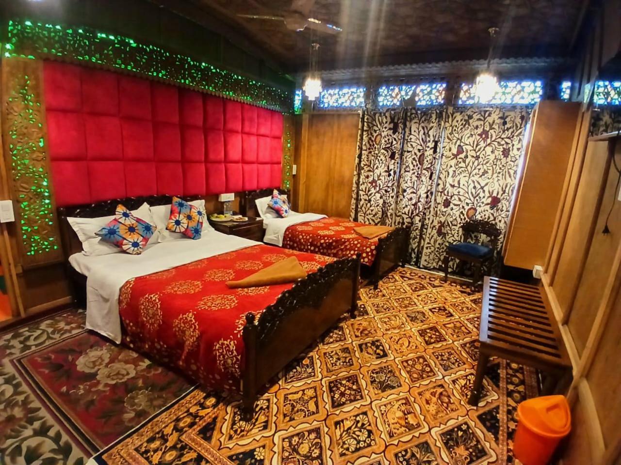 Heritage Amina Group Of Houseboats Hotel Srinagar  Bagian luar foto