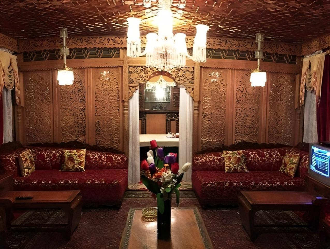 Heritage Amina Group Of Houseboats Hotel Srinagar  Bagian luar foto