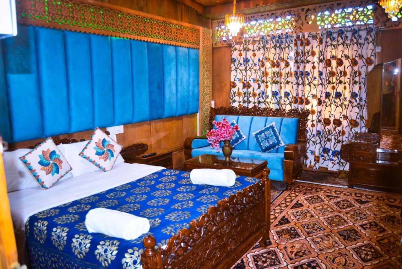 Heritage Amina Group Of Houseboats Hotel Srinagar  Bagian luar foto