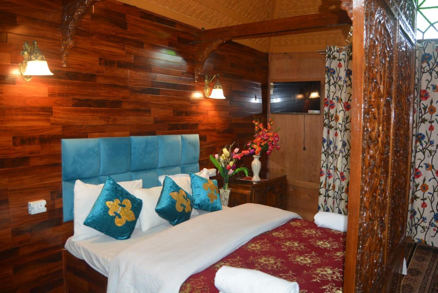 Heritage Amina Group Of Houseboats Hotel Srinagar  Bagian luar foto