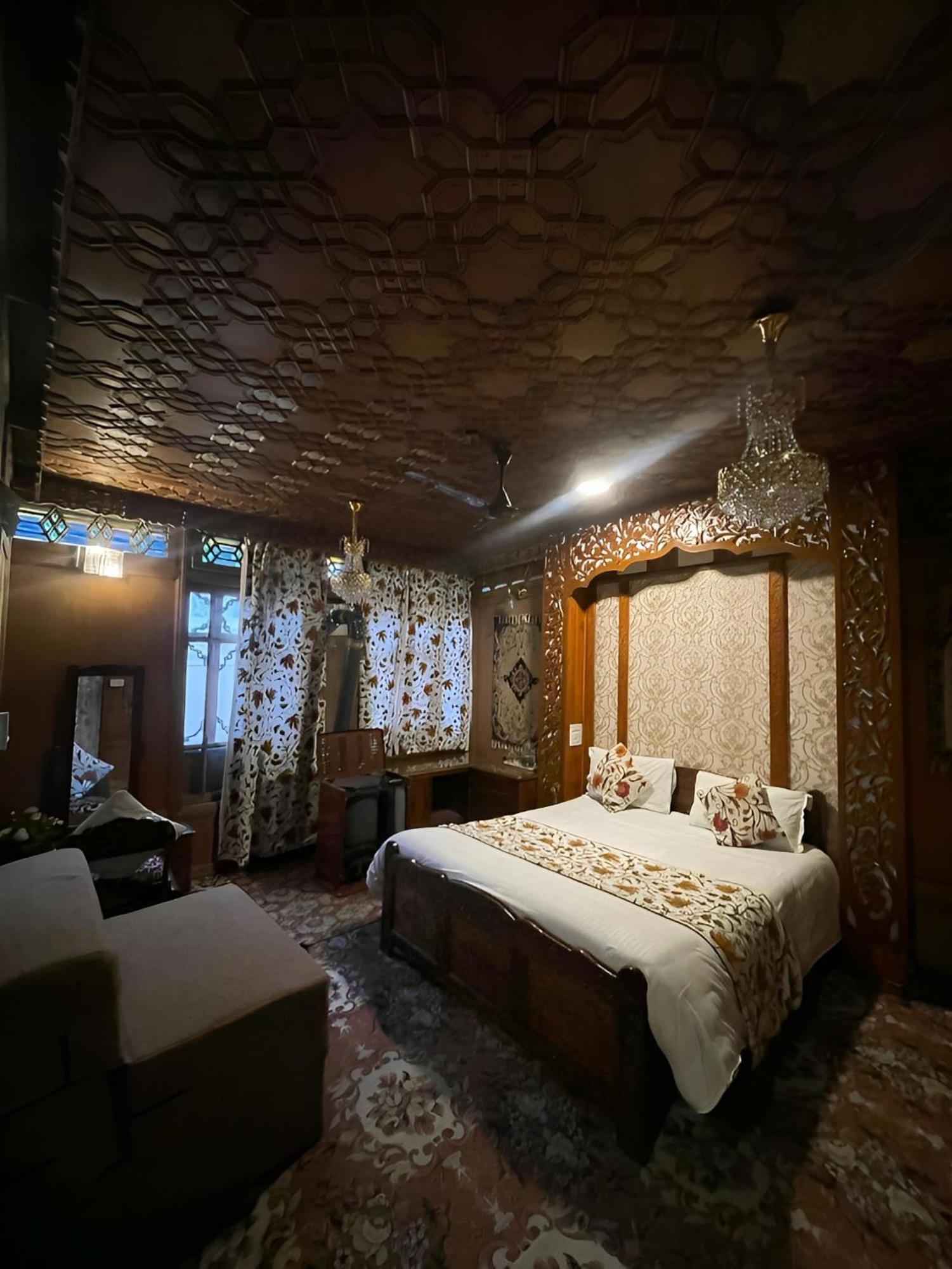Heritage Amina Group Of Houseboats Hotel Srinagar  Bagian luar foto