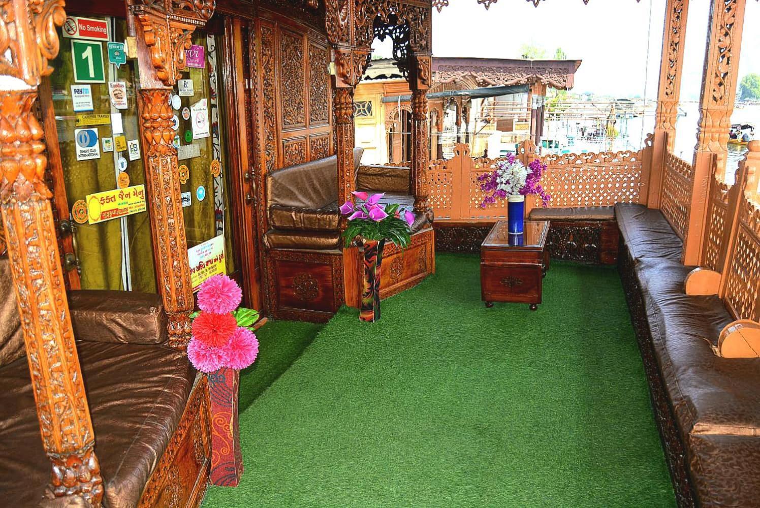 Heritage Amina Group Of Houseboats Hotel Srinagar  Bagian luar foto