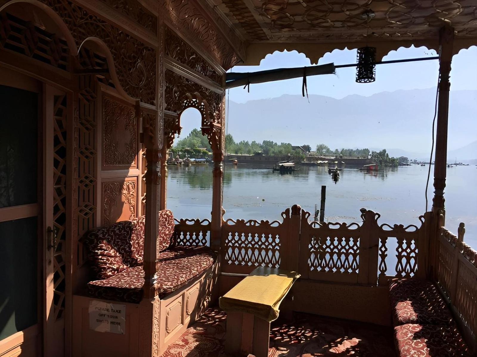 Heritage Amina Group Of Houseboats Hotel Srinagar  Bagian luar foto