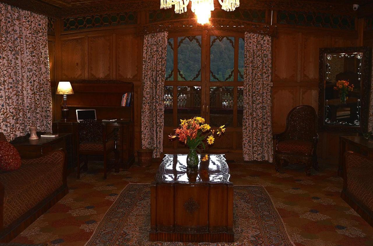 Heritage Amina Group Of Houseboats Hotel Srinagar  Bagian luar foto