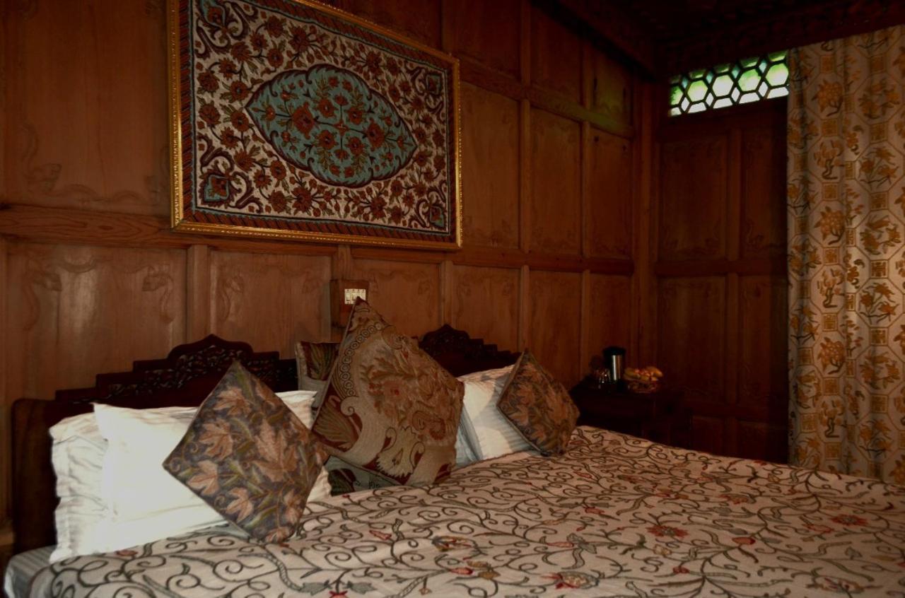 Heritage Amina Group Of Houseboats Hotel Srinagar  Bagian luar foto