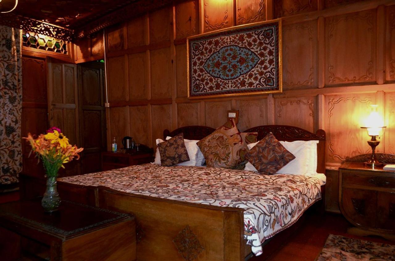 Heritage Amina Group Of Houseboats Hotel Srinagar  Bagian luar foto