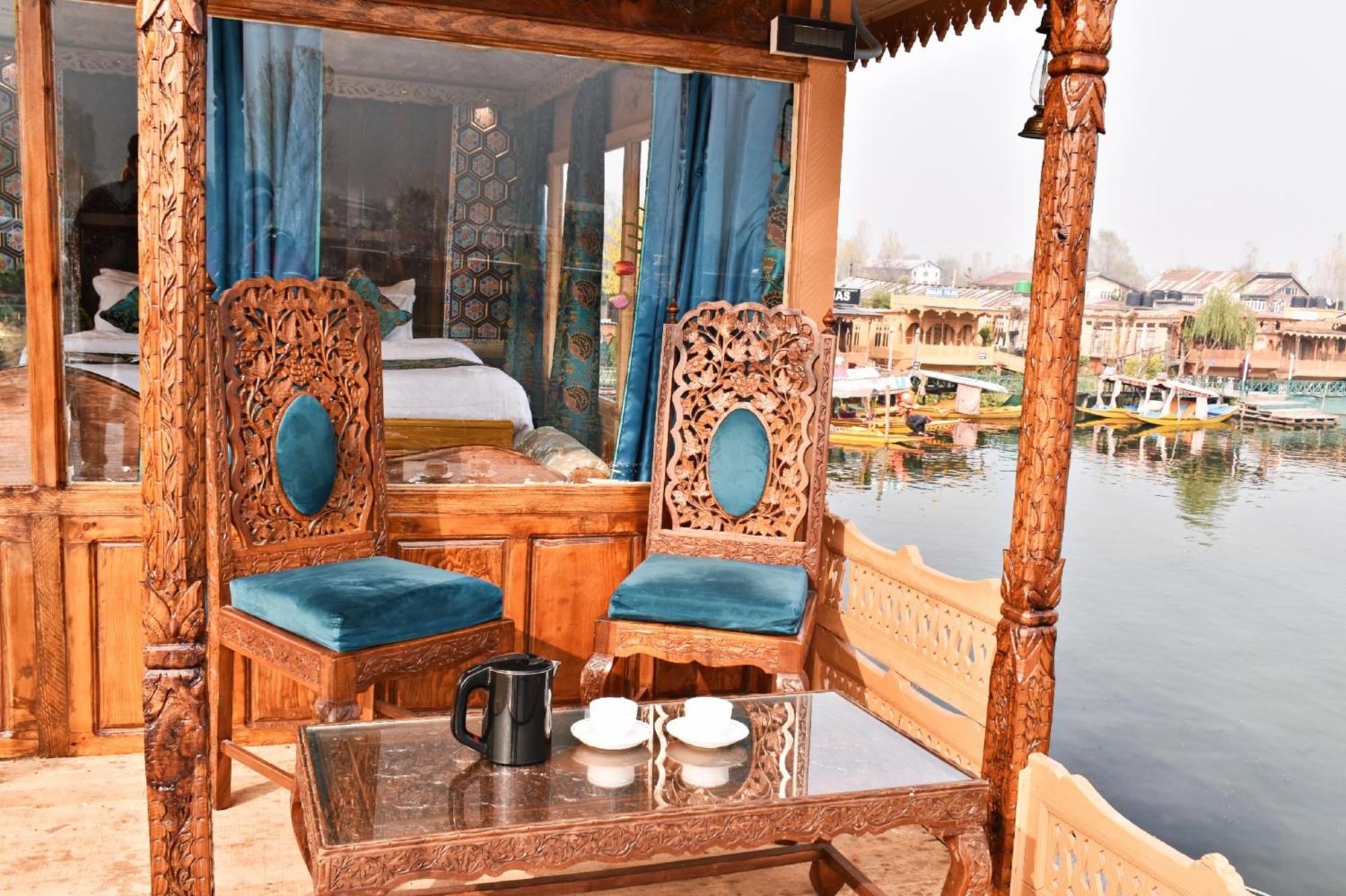 Heritage Amina Group Of Houseboats Hotel Srinagar  Bagian luar foto